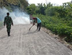 Pasiter Kodim 0817/Gresik Selaku Koordinator Lapangan Mengecek Satgas TMMD Bekerja