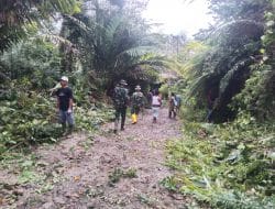 Antusiasme Warga Gotong-royong Perlebar Jalan Desa di TMMD Kodim Tapsel