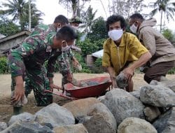 Kebersamaan dalam Giat Gotong Royong Langsir Batu di TMMD Kodim Tapsel