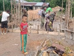 Tidak Hanya Orang Tua Anak-Anakpun Antusias Membantu Dengan Adanya TMMD Ke-111 Kodim 1202/Singkawang