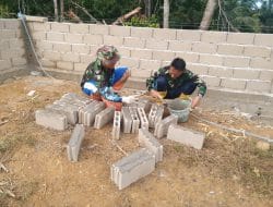 Gerakan Cangkul Hasilkan Adonan Semen yang Pas Untuk Pemasangan Batako