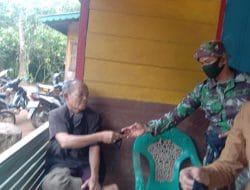 Gelorakan Patuhi Prokes, Satgas TMMD Tapsel Bagi-bagi Masker Gratis