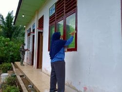 Satgas TMMD Kodim Tapsel, Giat Cat Gedung SDN 101311 Jalankan Prokes