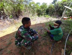 nggota Satgas TMMD Kodim 1202/Skw Laksanakan Komsos