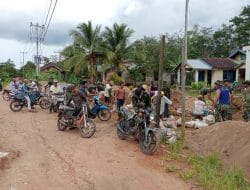 Selalu Hadir Ditengah Masyarakat, Satgas TMMD Ke-111 Kodim 1207/Pontianak Tumbuhkan Semangat Gotong Royong   