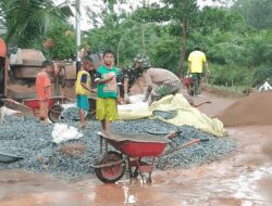 Satgas TMMD Berjibaku Melawan Derasnya hujan   