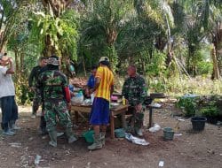 Anggota Satgas TMMD Ke-111 Kodim 1207/Pontianak Manfaatkan Waktu Santai Bersama Masyarakat