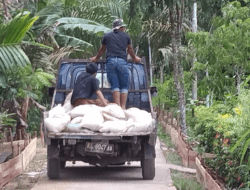 Daya dan Upaya Satgas TMMD Reguler Ke-111Kodim 1207/Pontianak Dalam Mengatasi Material yang Jauh Dari Alat Pengolahan