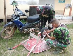 Selain Jago Menembak, Anggota Satgas TMMD Ke-111 Kodim 1207/Pontianak Juga Ahli Perbaiki Arco Yang Rusak