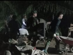 Kerja Target, Satgas TMMD Ke-111 Kodim 1207/Pontianak Lakukan Pengecoran Jalan Rabat Beton Sampai Malam Hari