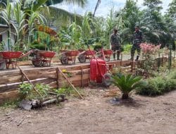 Antrian Sarana Pengangkut Material Pengecoran Jalan Satgas TMMD Ke-111 Kodim 207/Pontianak