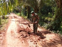 Kesigapan Seorang Anggota Satgas TMMD Ke-111 Kodim 1207/Pontianak
