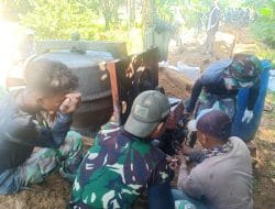 Anggota Satgas TMMD Ke-111 Kodim 1207/Pontianak Yang Cekatan Perbaiki Mesin Molen Yang Rusak