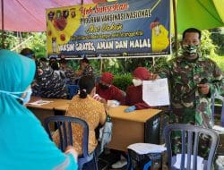 Disela Kegiatan TMMD Ke-111 Kodim 1207/Pontianak, Babinsa Sungai Ambawang Pastikan Warganya Divaksinasi
