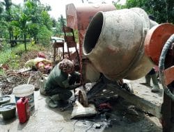 TMMD Ke-111 Kodim 1207/Pontianak Selesai, Teknisi Mesin Molen Lakukan Perawatan Sebelum Masuk Gudang Penyimpanan