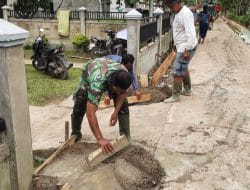 Satgas TMMD Ke-111 Kodim 1207/Pontianak Ini Juga Mahir Memainkan Roskam/Raskam Kayu