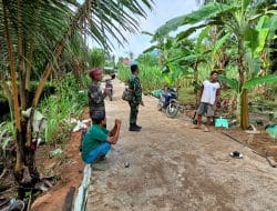 Pengerjaan Jalan Rampung, Personil Satgas TMMD Ke-111 Kodim 1207/Pontianak Sambangi Warga