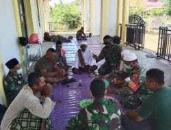 Selesai Sholat Berjamaah, Satgas TMMD Ke-111 Kodim 1207/Pontianak Lakukan Silahturahmi Dengan Tokoh Agama