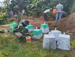 Satgas TMMD Ke-111 Kodim 1207/Pontianak Lakukan Pegecatan 150 Buah Landasan Tiang Bendera