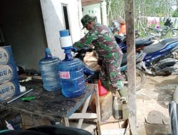 Sibuknya Baminlog di Lokasi TMMD Ke-111 Kodim 1207/Pontianak   