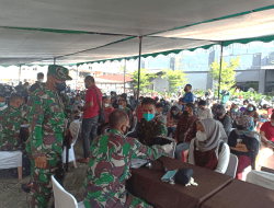 Menuju Indonesia Sehat, Satgas TMMD Ke-111 Kodim 1207/Pontianak Kawal Program Vaksinasi   