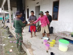 Perangi Covid-19, Satgas Bagikan Masker di Lokasi TMMD Ke-111 Kodim 1207/Pontianak