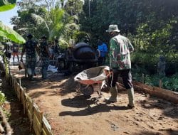 Semangat Anggota Satgas TMMD Ke-111 Kodim 1207/Pontianak dan Masyarakat Semakin Membara Sejak Pekerjaan Jalan Rabat Beton Mendekati Garis Finish