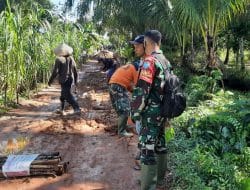 Atasi Jalan Berlubang dan Berlumpur di Lokasi TMMD Ke-111 Kodim 1207/Pontianak