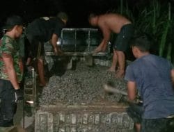 Gelapnya Malam Bukan Jadi Halangan Bagi Satgas TMMD Ke-111 Kodim 1207/Pontianak Dalam Bekerja   