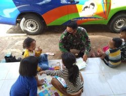 Tumbuhkan Minat Membaca Sejak Usia Dini, Satgas TMMD Hadirkan Armada Perpustakaan Keliling di Lokasi TMMD Ke-111 Kodim 1207/Pontianak