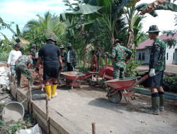 Menunggu Adukan Material di Lokasi TMMD Ke-111 Kodim 1207/Pontianak