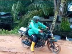 Hujan Tak Menyurutkan Semangat SatgasMenuju Lokasi TMMD Ke-111 Kodim 1207/Pontianak