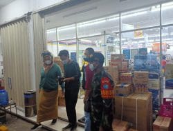 Babinsa Koramil 1207-02/Pontianak Selatan Yang Tergabung TMMD Ke-111 Kodim 1207/Pontianak  Sosialisasikan PPKM Darurat di Wilayah Binaan