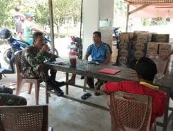 Menunggu Finishing, Satgas TMMD Ke-111 Kodim 1207/Pontianak Manfaatkan Waktu Untuk Komsos di Warung Kopi