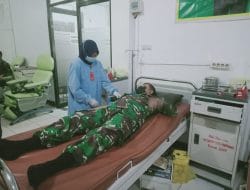 Dansatgas TMMD Ke-111 Kodim 1207/Pontianak Donor Darah
