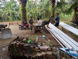 Satgas TMMD Ke-111 Kodim 1207/Pontianak Menyiapkan Tiang Bendera