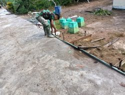 Giat Finishing, Satgas TMMD Ke-111 Kodim 1207/Pontianak Melepas Papan Mal di Sepanjang Ruas Jalan