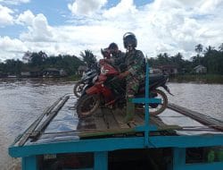 Menuju Lokasi TMMD Ke-111Kodim 1207/Pontianak Dengan Naik Kapal Klotok