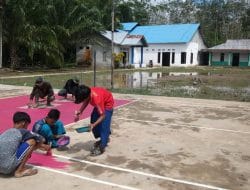 Satgas TMMD Ke-111 Kodim 1207/Pontianak BenahiSalah Satu Fasilitas Umum Yang Ada di Desa Kuala Mandor B