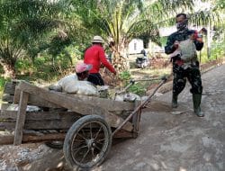 Tim Jurnalis TMMD Ke-111 Kodim 1207/Pontianak Tidak Segan Turun Tangan