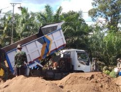 Satgas TMMD Ke-111 Kodim 1207/Pontianak Meratakan Gundukan Pasir di Desa Kuala Mandor B   