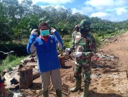 Momentum Istirahat Dimanfaatkan Satgas TMMD Ke-111 Kodim 1207/Pontianak Ngobrol Dengan Warga   