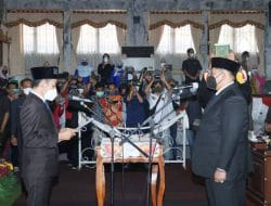 Bupati Lampura Hadiri Paripurna PAW Demokrat