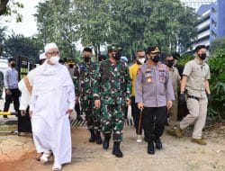 TNI-Polri Gelar Vaksinasi Massal Bareng Islam Rabithah Alawiyah di Cibis Park
