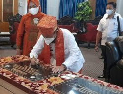 Bupati Lampura Kukuhkan FKKBSB dan SD IT Bukit Kemuning