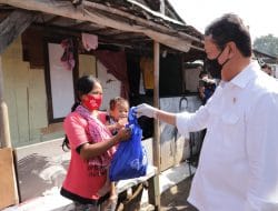 Menteri Trenggono Bagikan 1 Ton Ikan di Bantargebang