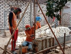 Pasang Pondasi Harus Gunakan Besi