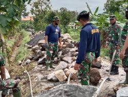 Cuaca Panas Yang Begitu Menyengat Dilokasi TMMD, Dianggap Anggota Satgas Seperti Latihan Fisik