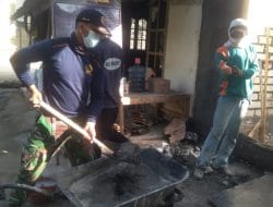 Warga dan Anggota Satgas Sesama Ahli Pertukangan Bertemu Dilokasi TMMD