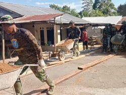 Semangat Gotong Royong Satgas Angkat Pasir Dengan Dorong Arco